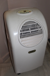 lot 99 image: Portable Air Conditioner