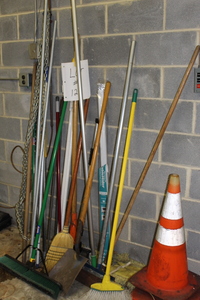 lot 127 image: Tool Lot