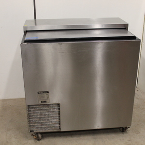lot 5 image: Mug freezer  Glass Chiller by Perlick
