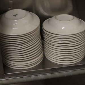lot 52B image: 9 Bowls