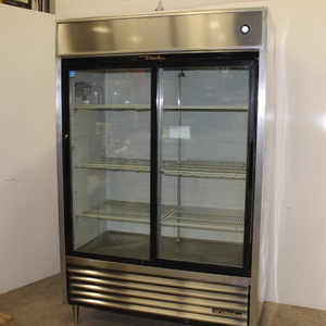 lot 27 image: Glass Door Refrigerator by True - Ok for kitchen  cook line use