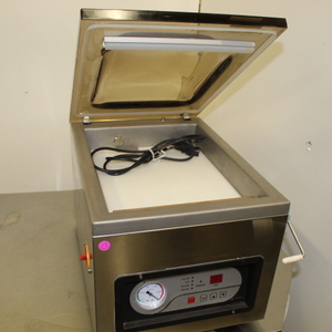 lot 33 image: Vacuum Packing Machine