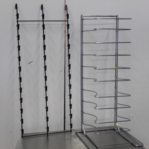 lot 118 image: Rack Lot