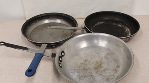 lot 179 image: 14 Frying Pans