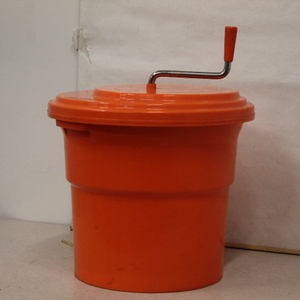 lot 183 image: Salad Spinner