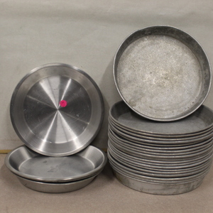 lot 189 image: Oval Pan Lot