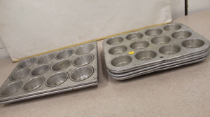 lot 193 image: Muffin Pans Lot
