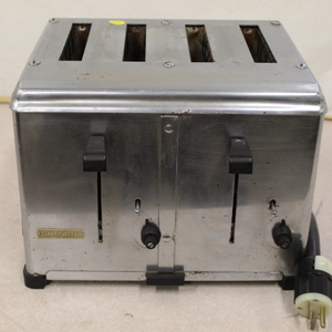 lot 207 image: 4 Slice Toaster