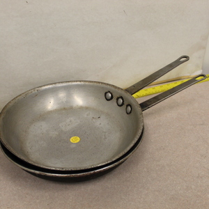 lot 85 image: 10 Sauce Pans