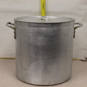 lot 98 image: 40 Quart Stock Pot w Lid