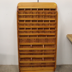 lot 253 image: Wall Rack - brochures & rack cards