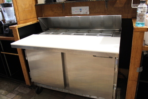 lot 3 image: 4 Refrigerated Prep station by Beverage Air
