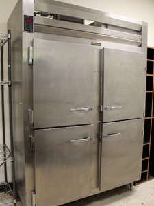 lot 9 image: Refrigerator by Traulsen   Split double doors