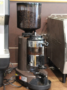 lot 10 image: Espresso Bean Grinder by Tipo, made in Italy