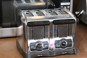 lot 15 image: Commercial 4 slice Bagel toaster