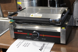 lot 17 image: Panini Grill