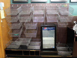 lot 32 image: 8 Bagel Display  merchandising baskets