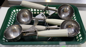 lot 52 image: Food Disher  Ice Cream Scoop
