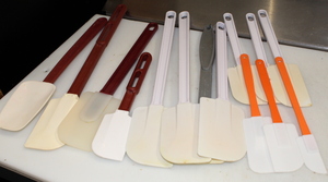 lot 68 image: Spatula Lot