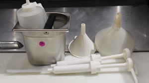 lot 70 image: Dispenser Lot