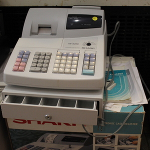 lot 75 image: Cash Register