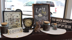 lot 93 image: Coffee Decoration Lot