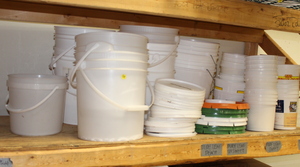 lot 165 image: Bucket and Lid Lot