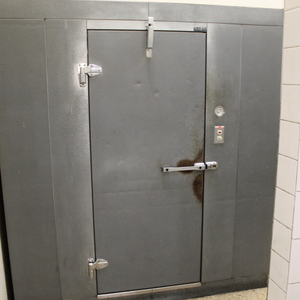 lot 1 image: Nice  5x6  Walk - In COOLER