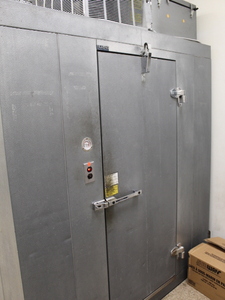 lot 2 image: Awesome  6x4  Walk in FREEZER