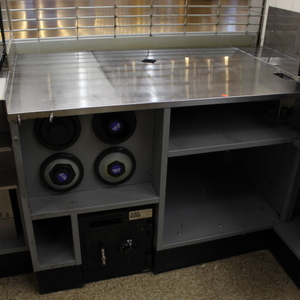 lot 9 image: Work station  cashier stand
