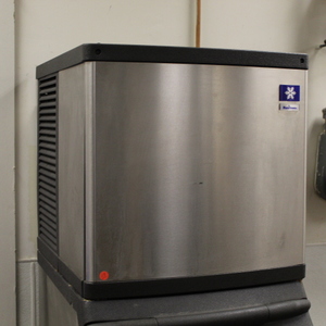 lot 13 image: Ice Machine by Manitowoc