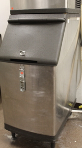 lot 14 image: Ice Storage Bin by Manitowoc