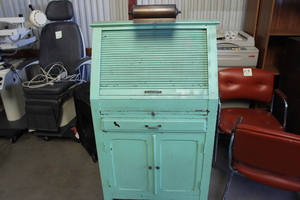 lot 1 image: Vintage Cabinet   NICE