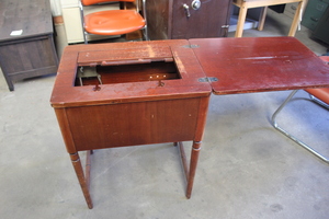 lot 23 image: Sewing machine table only