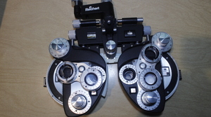 lot 18 image: Phoropter Refracting Instrument
