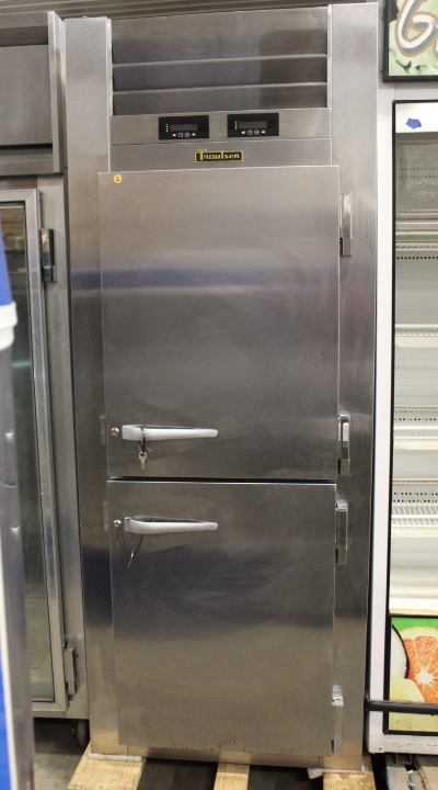 True TUC-60 - 60.5 Undercounter Refrigerator - 2 Door 4 Shelves