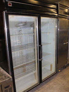 lot 7 image: Glass Door FREEZER by Master-bilt