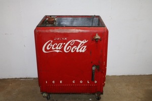 lot 60 image: Coke Cooler