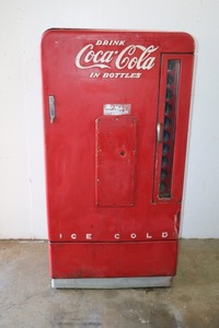 lot 61 image: Coke Bottle Machine