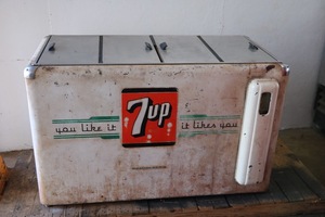 lot 62 image: 7Up Cooler