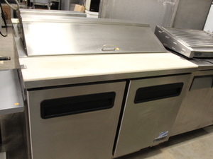 lot 16 image: 4 Refrigerated Prep Station