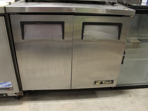 lot 17 image: 3 Under Counter Refrigerator by True