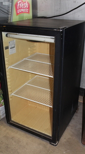 lot 23 image: Glass door cooler
