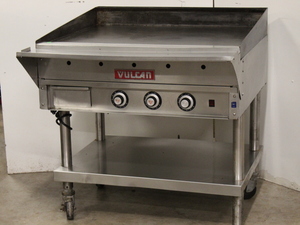 lot 13 image: 36 Heavy Duty Griddle by VULCAN