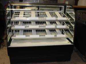 lot 44 image: Bakery Display Case by Federal