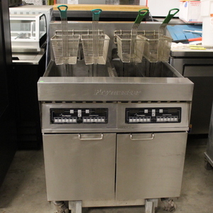 lot 43 image: Double Fryer by Frymaster