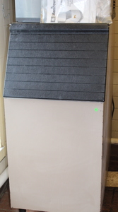 lot 11 image: Ice Bin