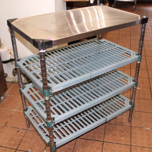 lot 29 image: Metro Shelving Unit