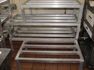lot 312 image: Dunnage Racks