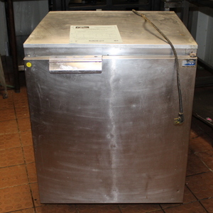lot 17 image: Under Counter Refrigerator